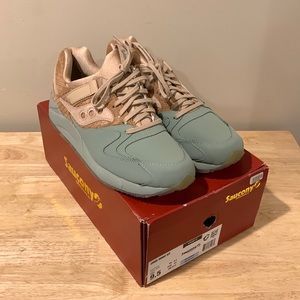 Size 9.5 men’s, Saucony originals, GRID 9000 HT